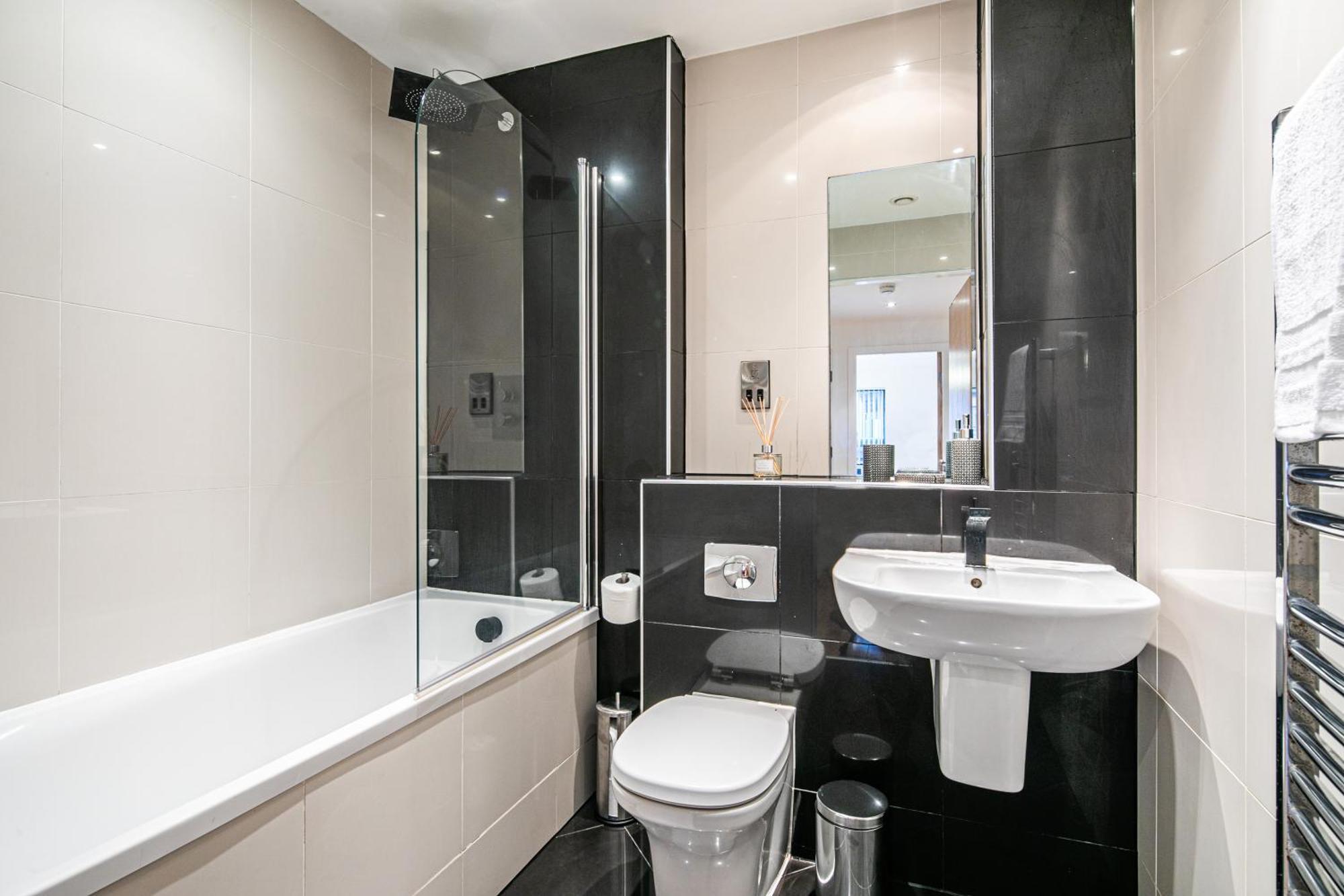 Stylish 2 Bed Apt 18 - City Centre, Free Parking, Espresso Machine & Netflix - Hosted By Stay Host Save Sheffield Eksteriør billede